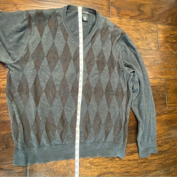 J. FERRAR V-Neck Argyle Sweater - Picture 9 of 10